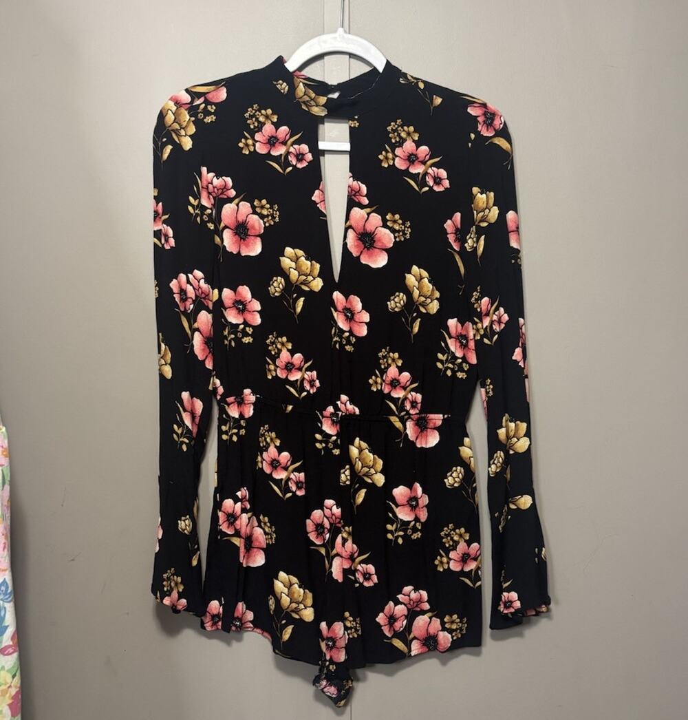 Forever 21 Women's Medium Black Floral Long Sleeve Keyhole Romper
